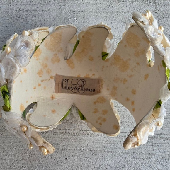 Vintage 1950s Clover Lane Floral Headband – White Flowers & Faux Pearls